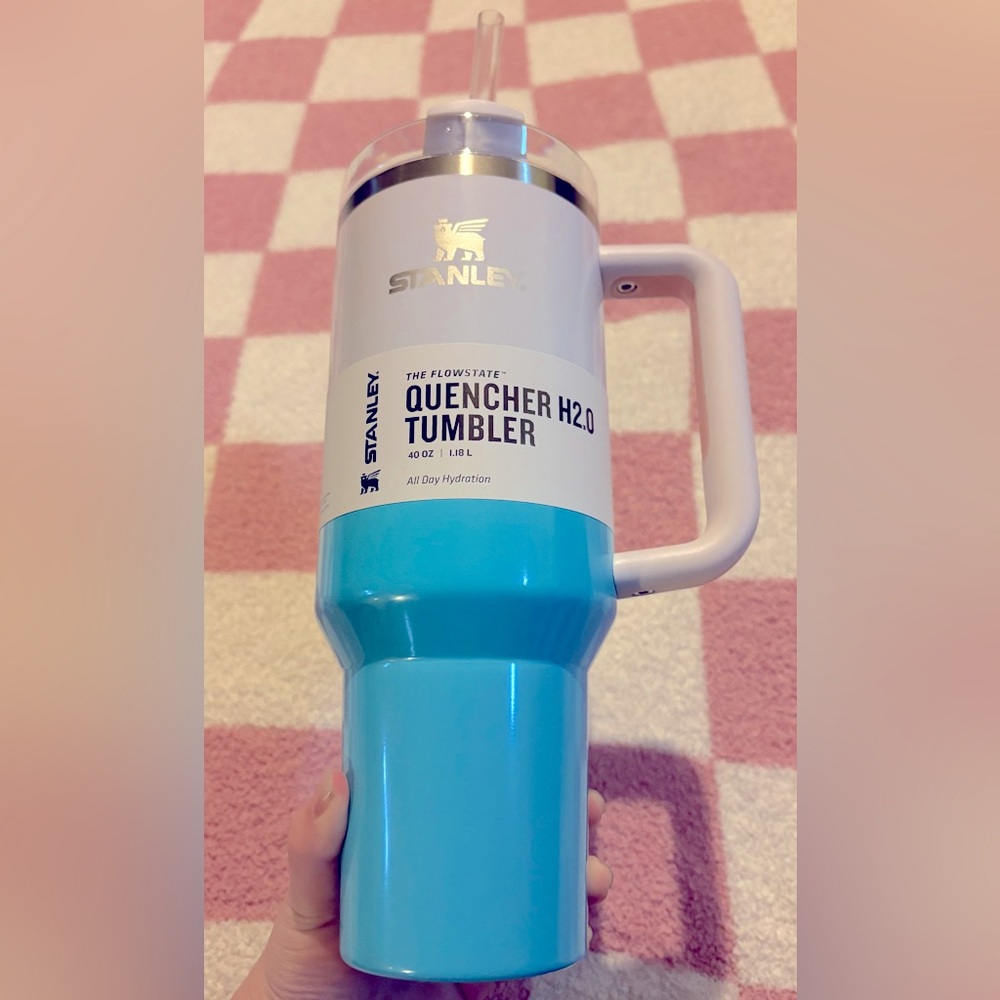 Stanley 40oz Quencher H2.0 Tumbler - White and Blue (Poolside)